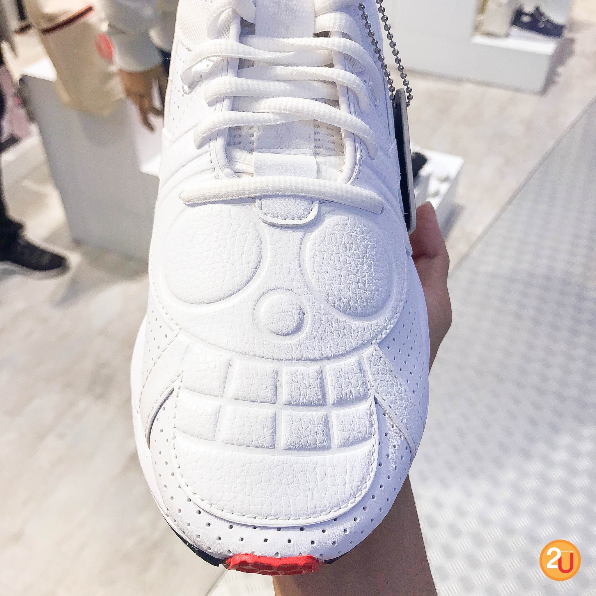 รองเท้า puma sneakers 2020 รุ่น one piece ด้านบนเป็นลายสัญลักษณ์ของกลุ่มหมวกฟาง
