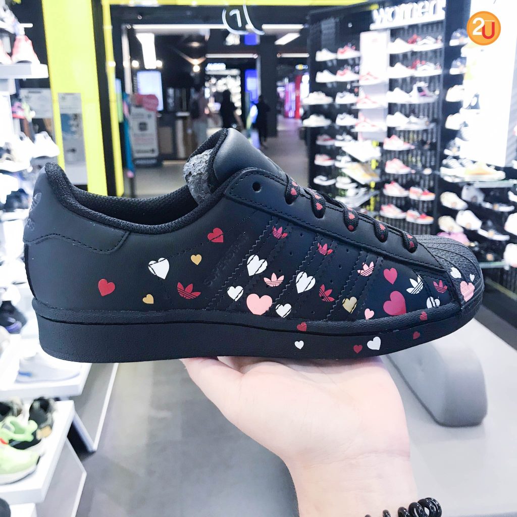 Adidas Collection Valentine black and screen heart
